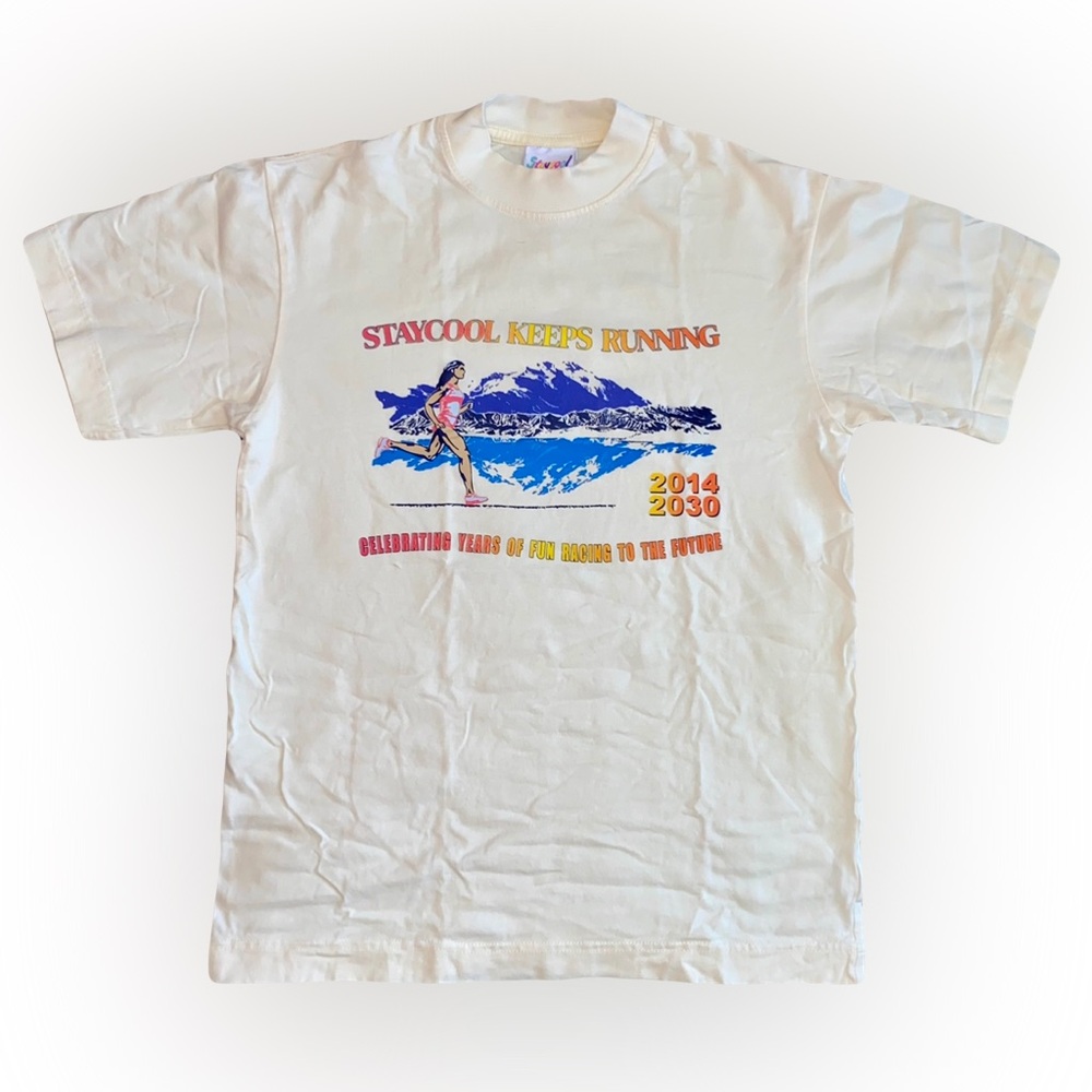 NWOT STAY COOL NYC “KEEP RUNNING” CREAM GRAPHIC TEE SHIRT // SIZE SMALL💙